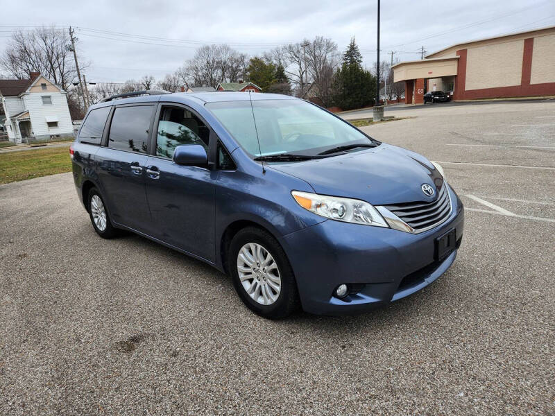 2013 Toyota Sienna XLE 8-Passenger