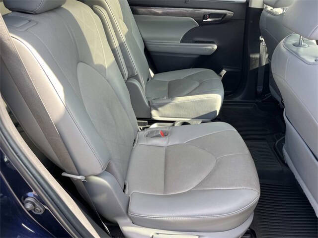 2022 Toyota Highlander Platinum