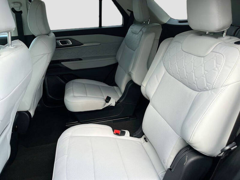 2025 Ford Explorer Platinum