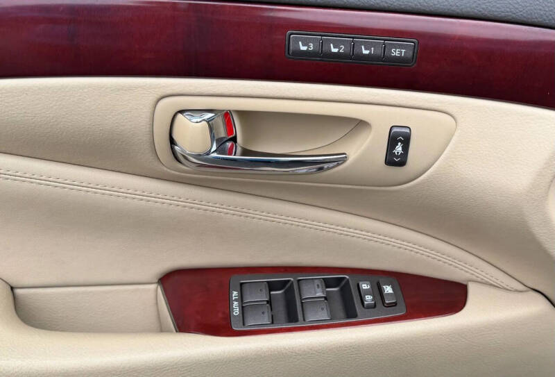 2007 Lexus LS 460