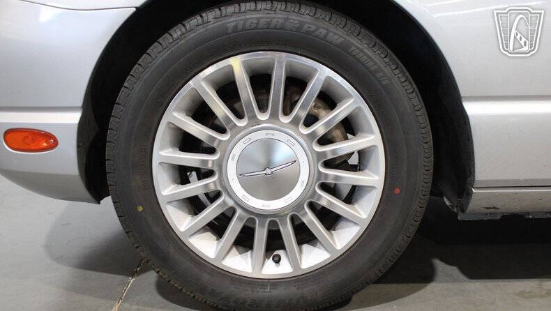 2004 Ford Thunderbird Deluxe