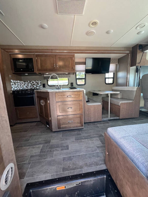 2019 Winnebago Intent 31P Class A RV