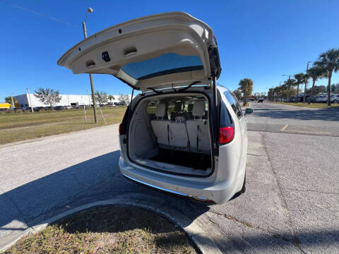 2017 Chrysler Pacifica Hybrid Platinum