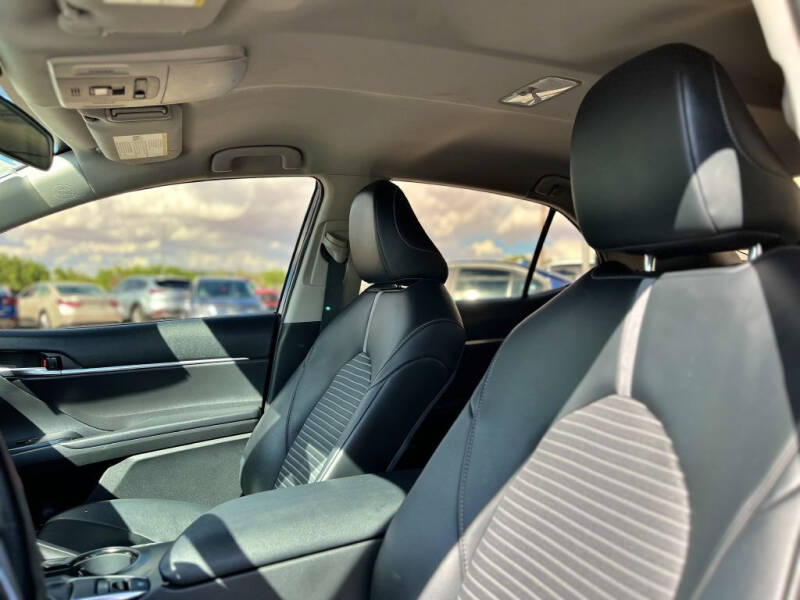 2020 Toyota Camry SE