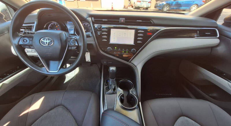 2018 Toyota Camry LE photo 7