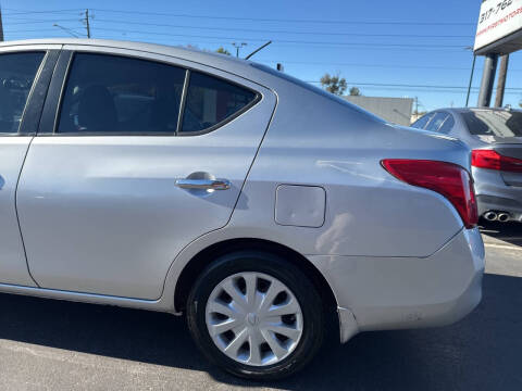 2012 Nissan Versa 1.6 SV