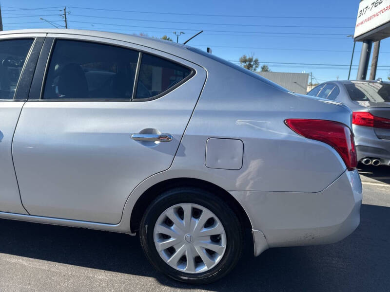 2012 Nissan Versa 1.6 SV