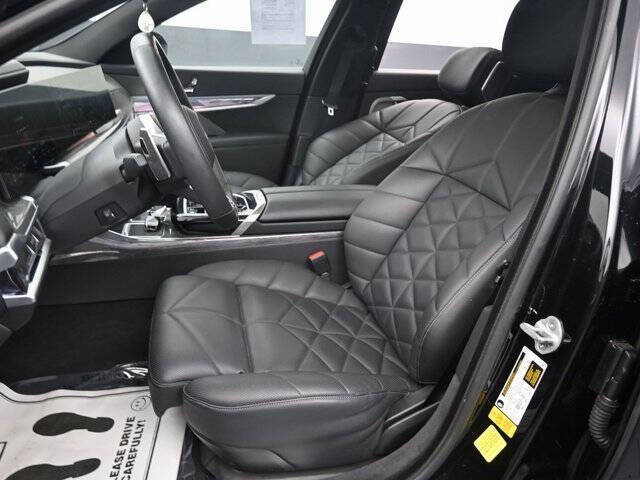 2023 BMW 7 Series 740i