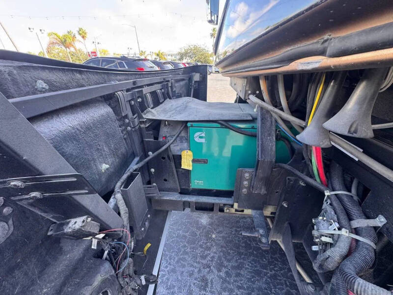 2018 Freightliner XCM Chassis