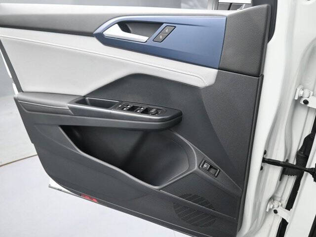 2024 Volkswagen Taos SE 4Motion