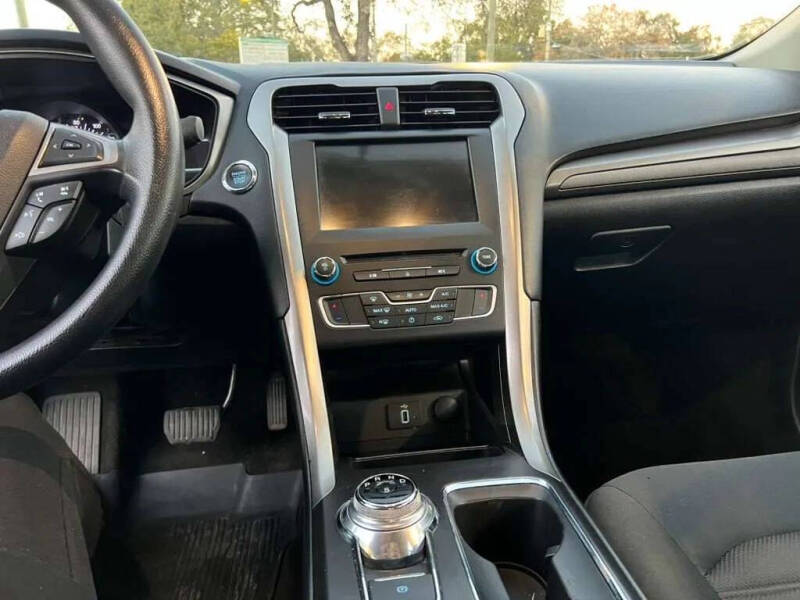 2018 Ford Fusion SE