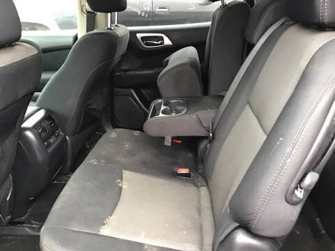 2017 Nissan Pathfinder SV