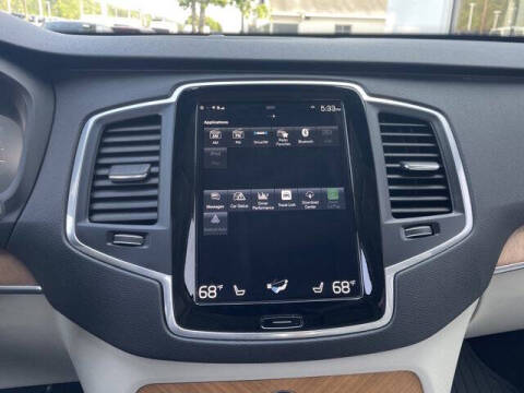 2022 Volvo XC90 T6 Momentum 6-Passenger