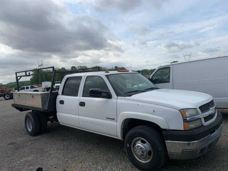 2004 Chevrolet Silverado 3500 LS photo 2