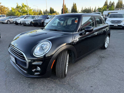 2017 MINI Hardtop 4 Door Cooper
