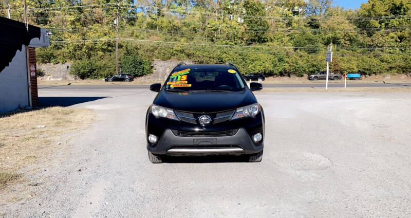 2015 Toyota RAV4 XLE photo 2