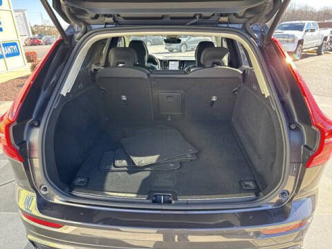 2025 Volvo XC60 B5 Plus Dark Theme