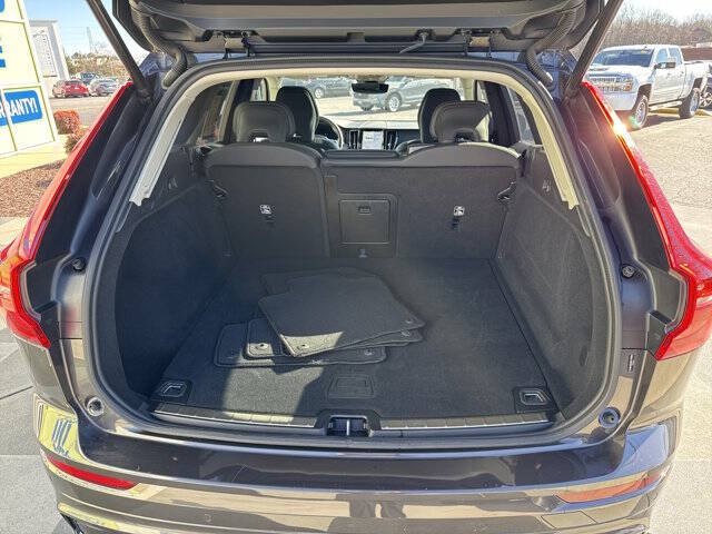 2025 Volvo XC60 B5 Plus Dark Theme