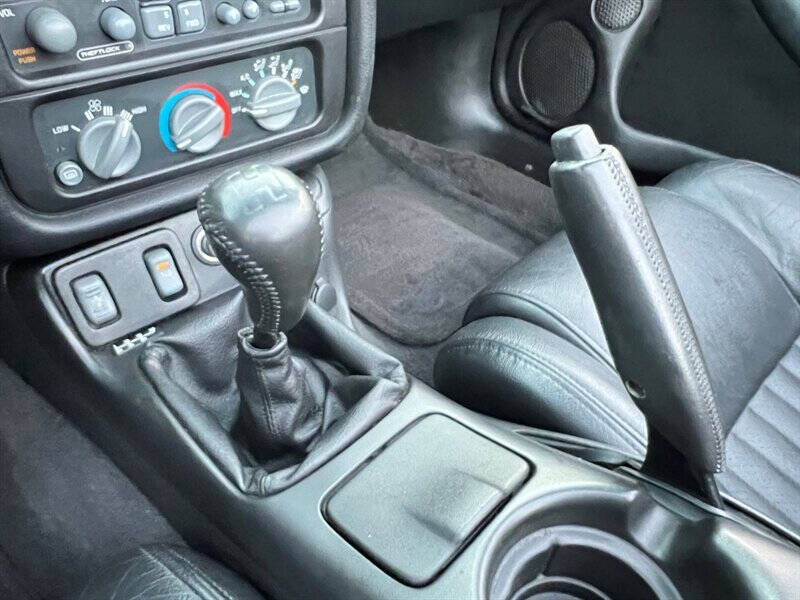 2002 Pontiac Firebird 36