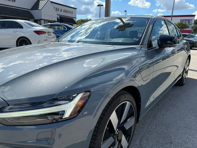 2024 Volvo S60 Recharge T8 Plus Dark Theme