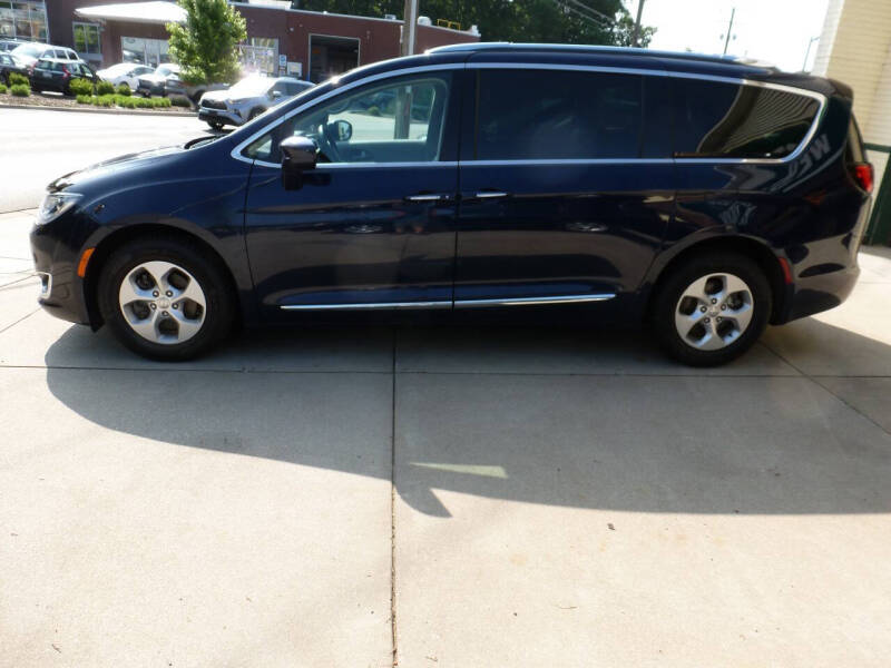 2017 Chrysler Pacifica Touring-L Plus