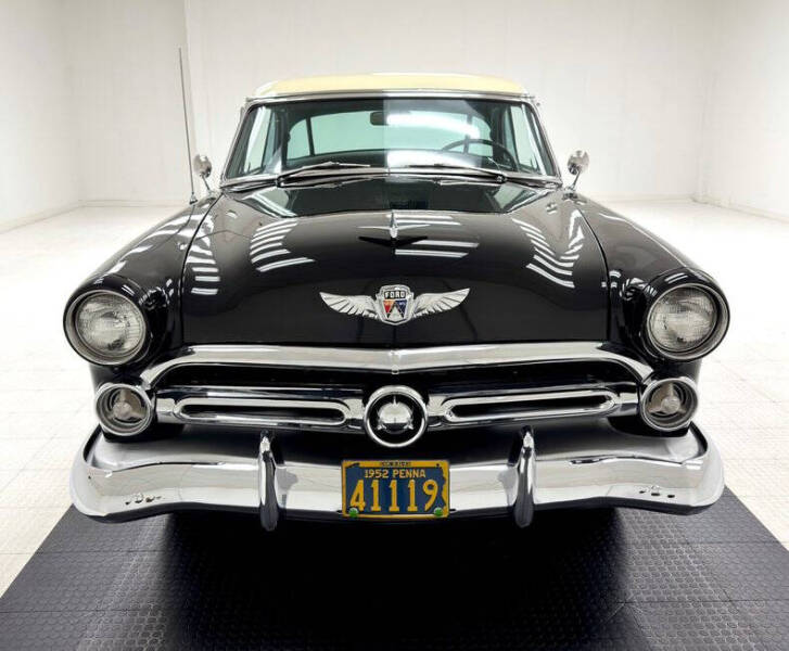 1952 Ford Crestline
