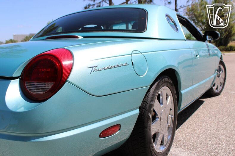 2002 Ford Thunderbird Deluxe