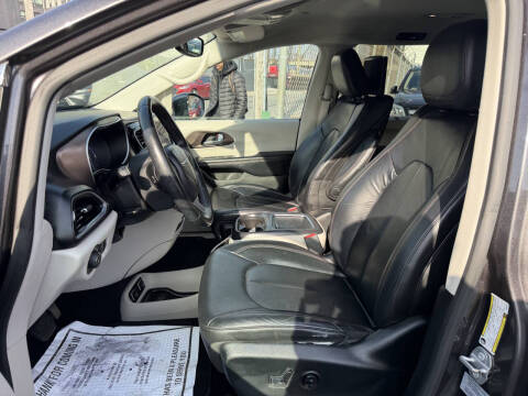 2017 Chrysler Pacifica Touring-L Plus