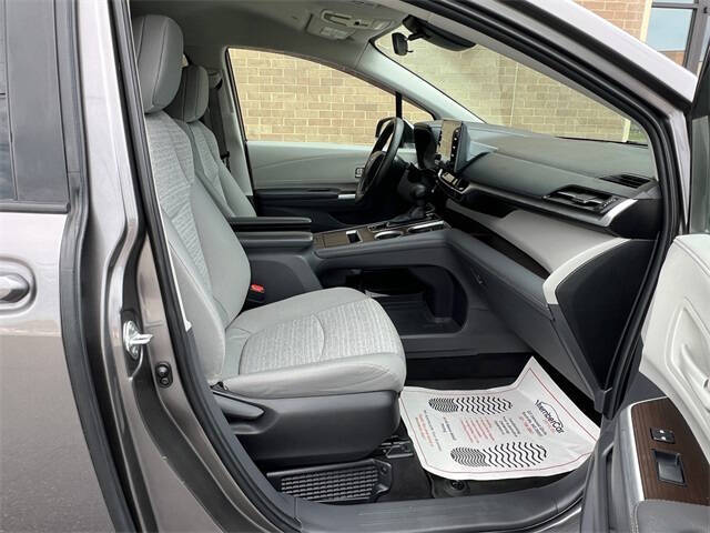 2022 Toyota Sienna LE 8-Passenger