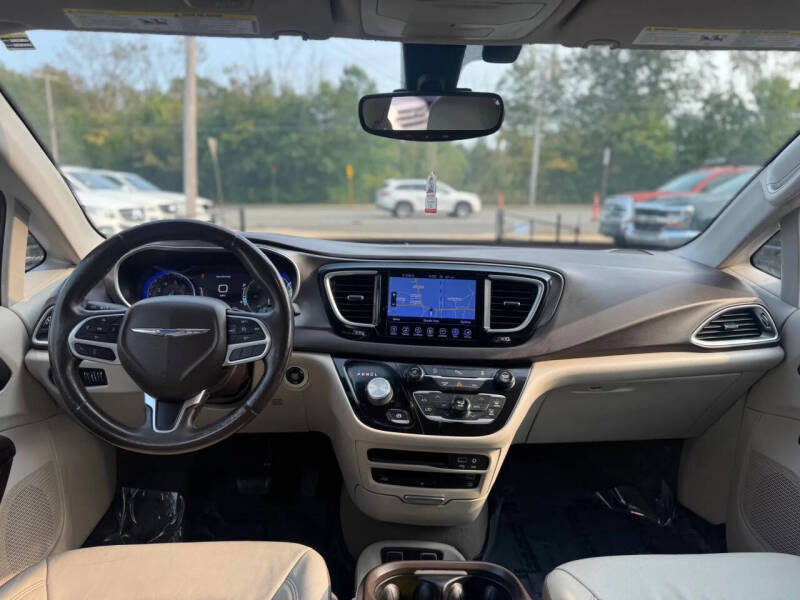 2017 Chrysler Pacifica Touring-L Plus