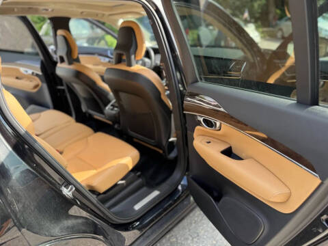 2016 Volvo XC90 T6 Momentum