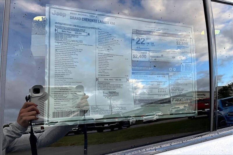 2025 Jeep Grand Cherokee Laredo