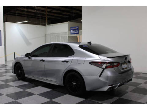 2022 Toyota Camry Hybrid SE Nightshade