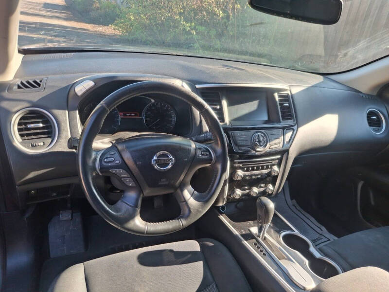 2017 Nissan Pathfinder SV