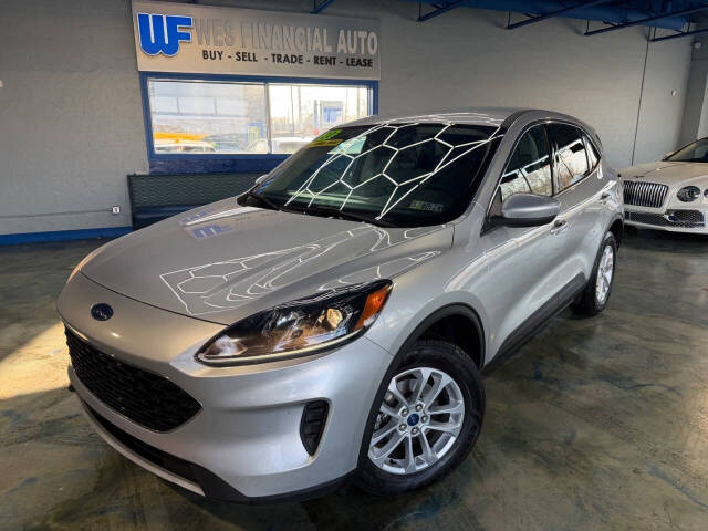 2020 Ford Escape SE's photo