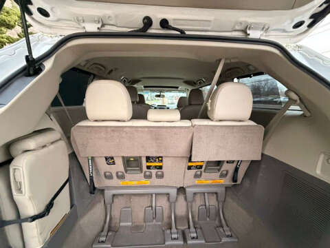 2013 Toyota Sienna XLE 8-Passenger