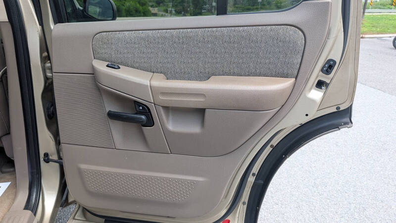 2002 Ford Explorer XLS