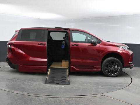 2025 Toyota Sienna XSE 7-Passenger