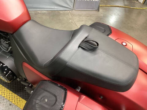 2024 Indian CHALLENGER DARK HORSE WITH POW