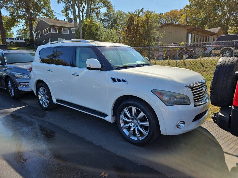 2012 INFINITI QX 56 photo 2