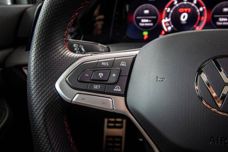 2025 Volkswagen Golf GTI SE