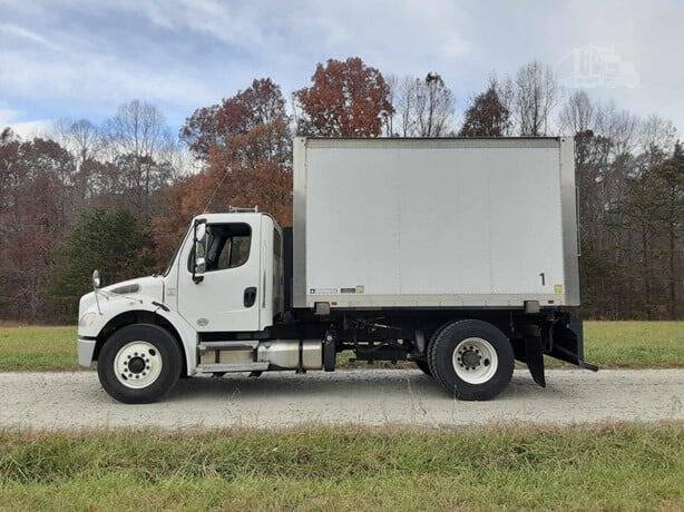 2016 Freightliner M2 106