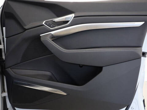 2023 Audi e-tron quattro Premium Plus