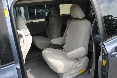 2014 Toyota Sienna LE 8-Passenger