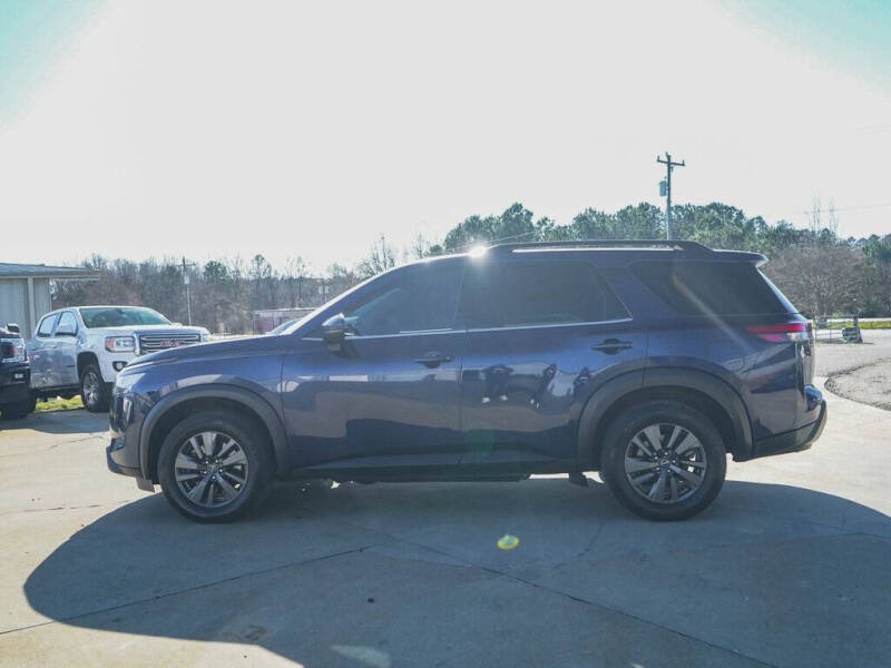 2022 Nissan Pathfinder SV