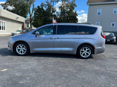 2017 Chrysler Pacifica Touring-L