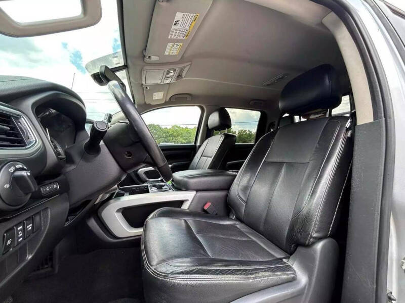 2017 Nissan Titan SV