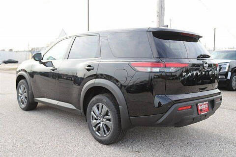 2025 Nissan Pathfinder S