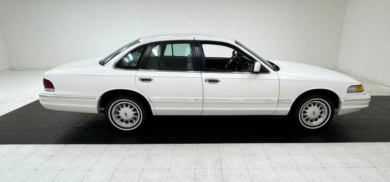 1997 Ford Crown Victoria LX