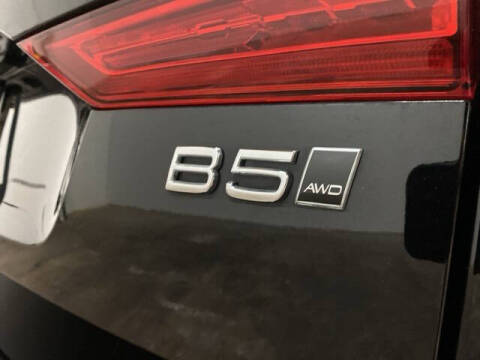 2025 Volvo XC60 B5 Plus Dark Theme